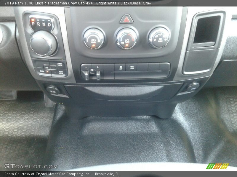 Bright White / Black/Diesel Gray 2019 Ram 1500 Classic Tradesman Crew Cab 4x4