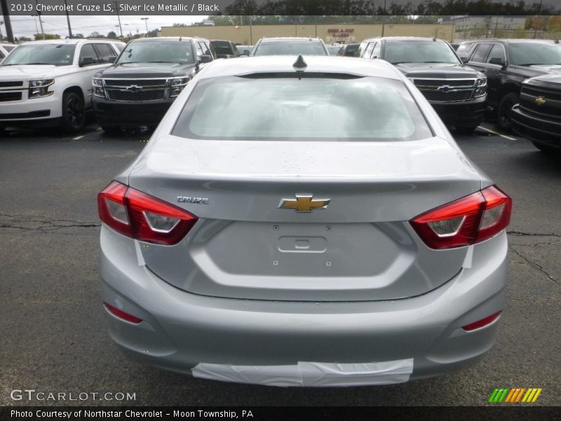 Silver Ice Metallic / Black 2019 Chevrolet Cruze LS