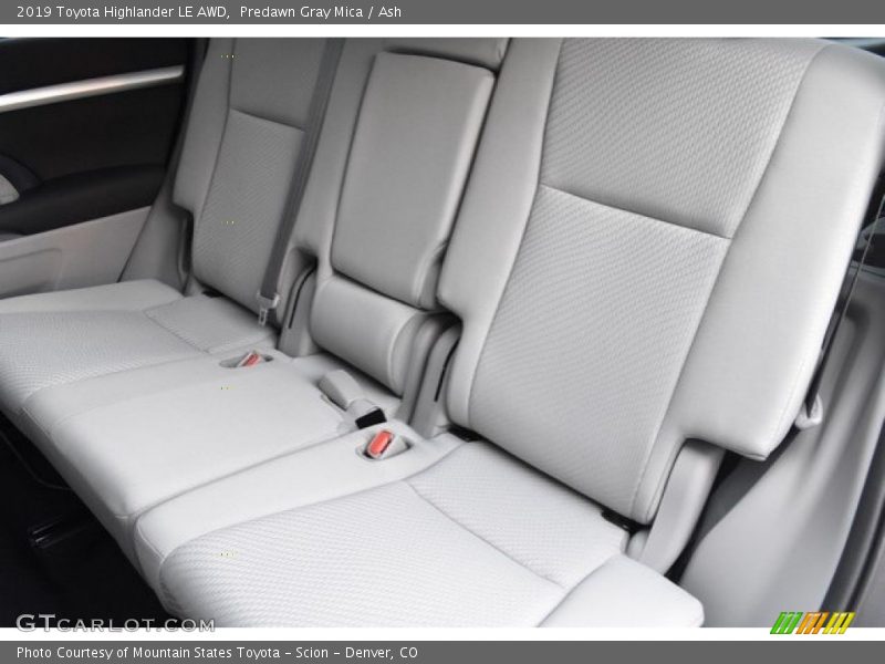 Predawn Gray Mica / Ash 2019 Toyota Highlander LE AWD