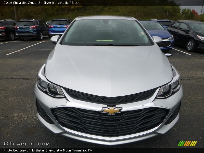 Silver Ice Metallic / Black 2019 Chevrolet Cruze LS