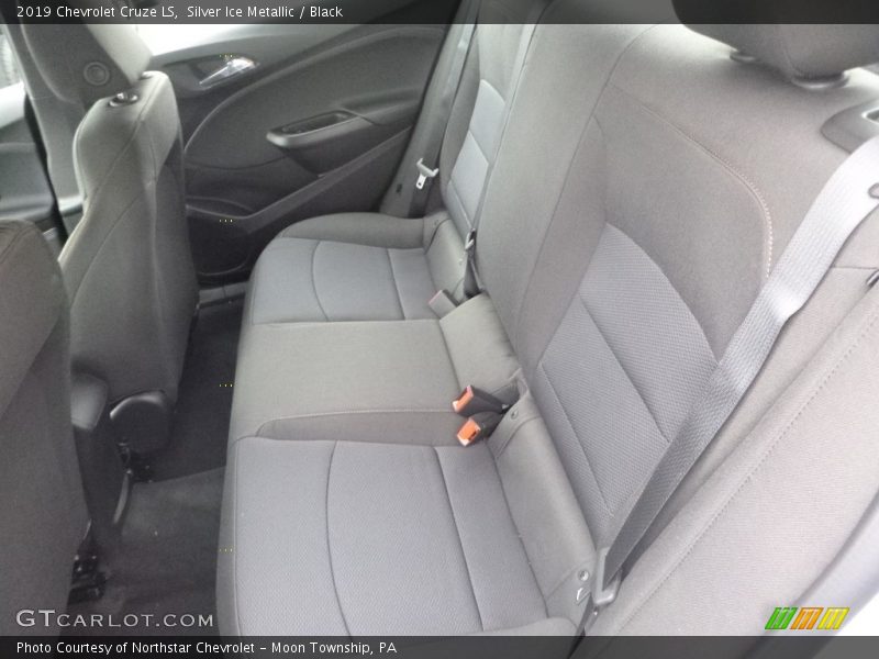 Silver Ice Metallic / Black 2019 Chevrolet Cruze LS