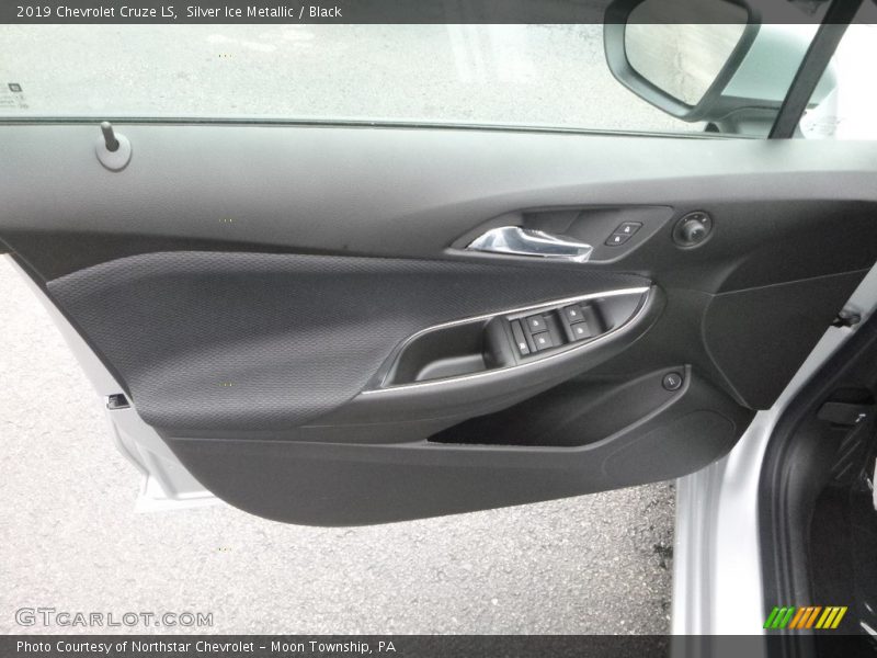 Silver Ice Metallic / Black 2019 Chevrolet Cruze LS