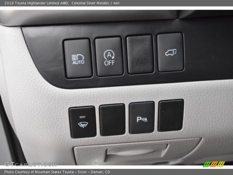 Celestial Silver Metallic / Ash 2019 Toyota Highlander Limited AWD