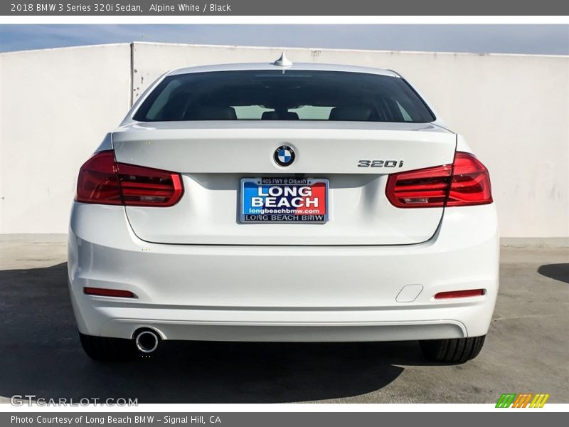 Alpine White / Black 2018 BMW 3 Series 320i Sedan