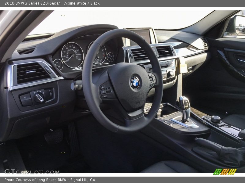 Alpine White / Black 2018 BMW 3 Series 320i Sedan