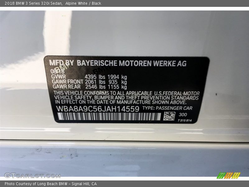 Alpine White / Black 2018 BMW 3 Series 320i Sedan