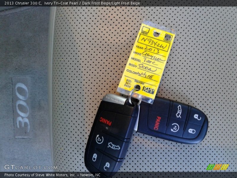 Ivory Tri-Coat Pearl / Dark Frost Beige/Light Frost Beige 2013 Chrysler 300 C