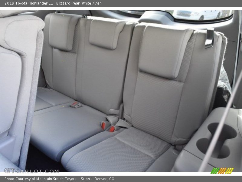Blizzard Pearl White / Ash 2019 Toyota Highlander LE