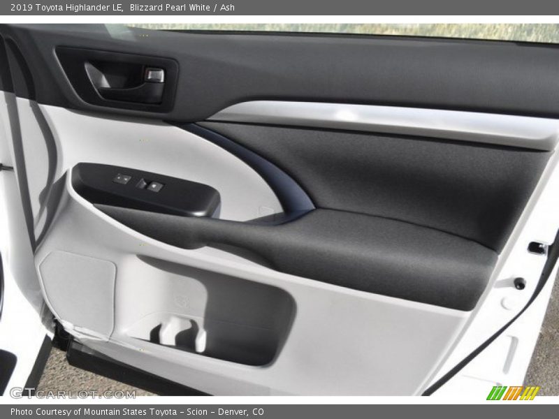 Blizzard Pearl White / Ash 2019 Toyota Highlander LE