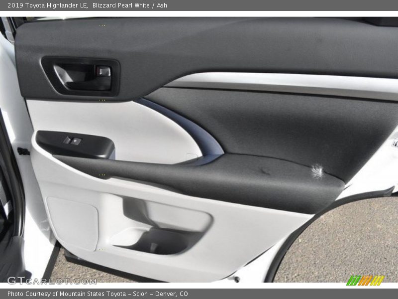 Blizzard Pearl White / Ash 2019 Toyota Highlander LE