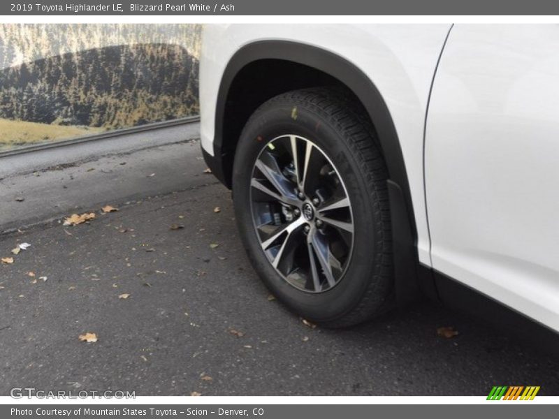 Blizzard Pearl White / Ash 2019 Toyota Highlander LE