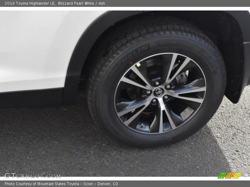 Blizzard Pearl White / Ash 2019 Toyota Highlander LE