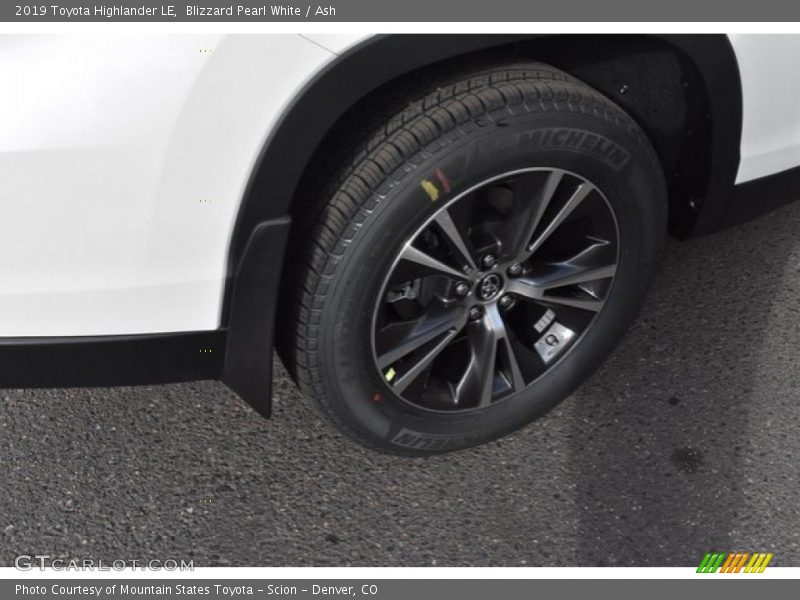 Blizzard Pearl White / Ash 2019 Toyota Highlander LE