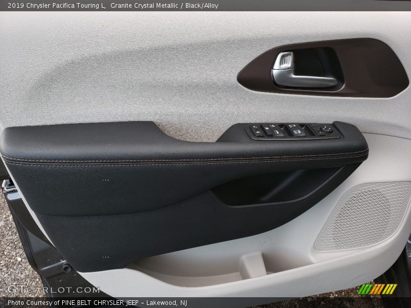 Granite Crystal Metallic / Black/Alloy 2019 Chrysler Pacifica Touring L