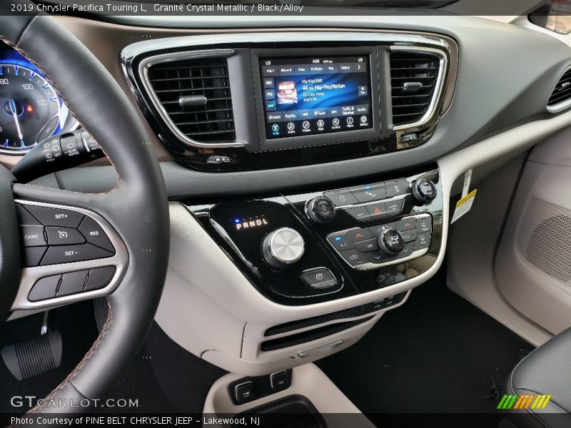 Granite Crystal Metallic / Black/Alloy 2019 Chrysler Pacifica Touring L