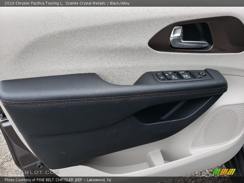 Granite Crystal Metallic / Black/Alloy 2019 Chrysler Pacifica Touring L