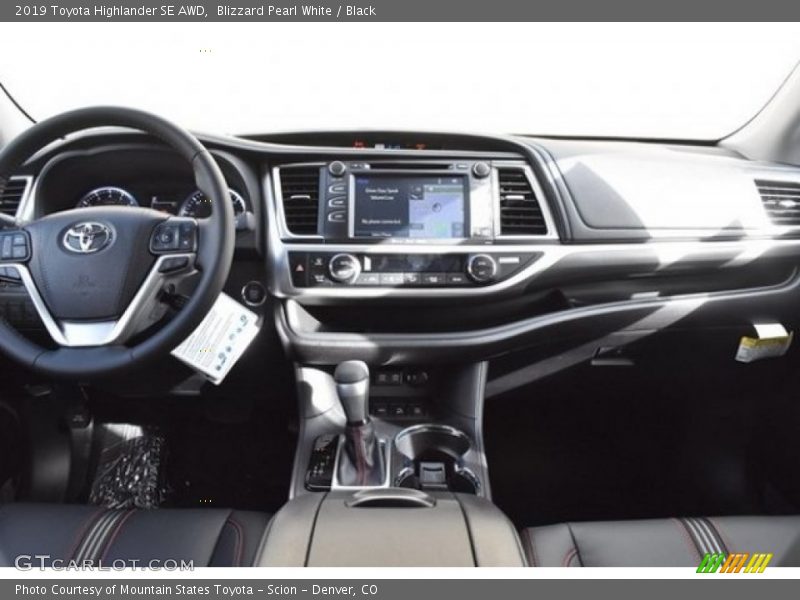 Blizzard Pearl White / Black 2019 Toyota Highlander SE AWD