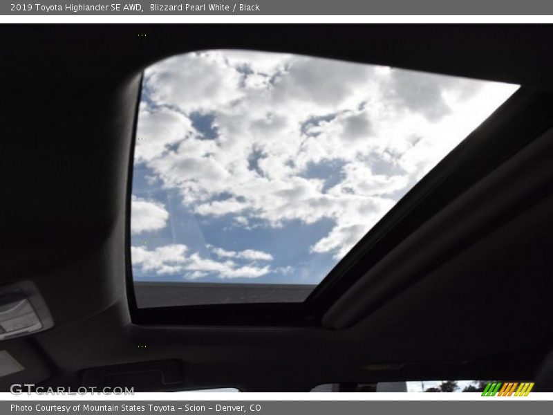 Blizzard Pearl White / Black 2019 Toyota Highlander SE AWD