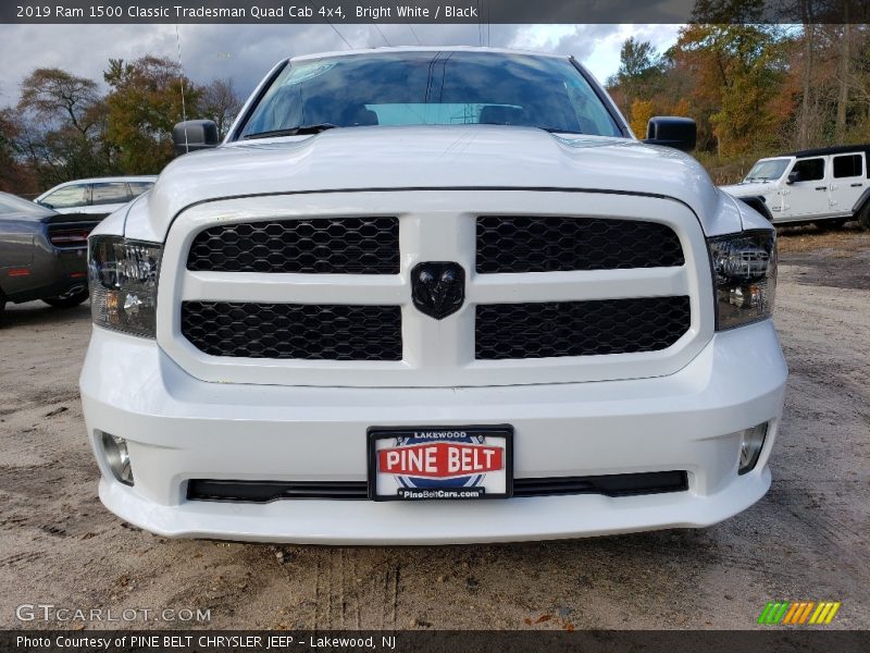 Bright White / Black 2019 Ram 1500 Classic Tradesman Quad Cab 4x4