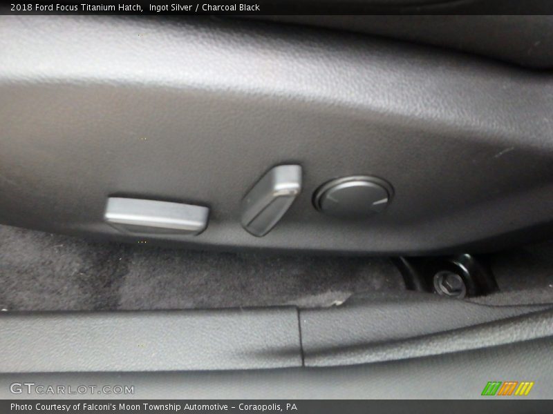 Ingot Silver / Charcoal Black 2018 Ford Focus Titanium Hatch