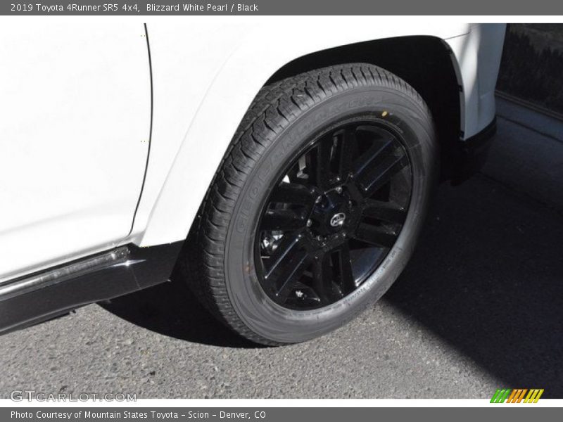 Blizzard White Pearl / Black 2019 Toyota 4Runner SR5 4x4
