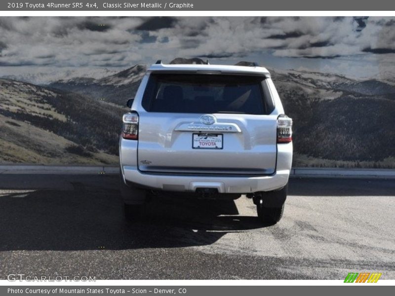 Classic Silver Metallic / Graphite 2019 Toyota 4Runner SR5 4x4