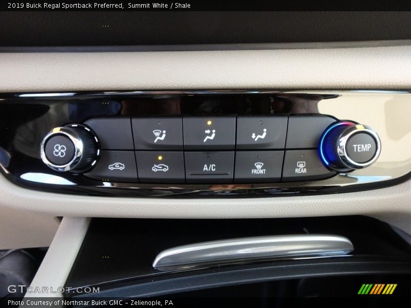 Controls of 2019 Regal Sportback Preferred