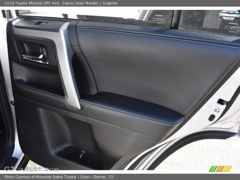 Classic Silver Metallic / Graphite 2019 Toyota 4Runner SR5 4x4