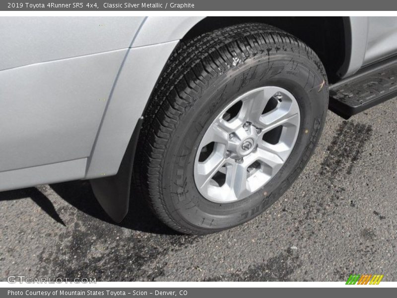Classic Silver Metallic / Graphite 2019 Toyota 4Runner SR5 4x4