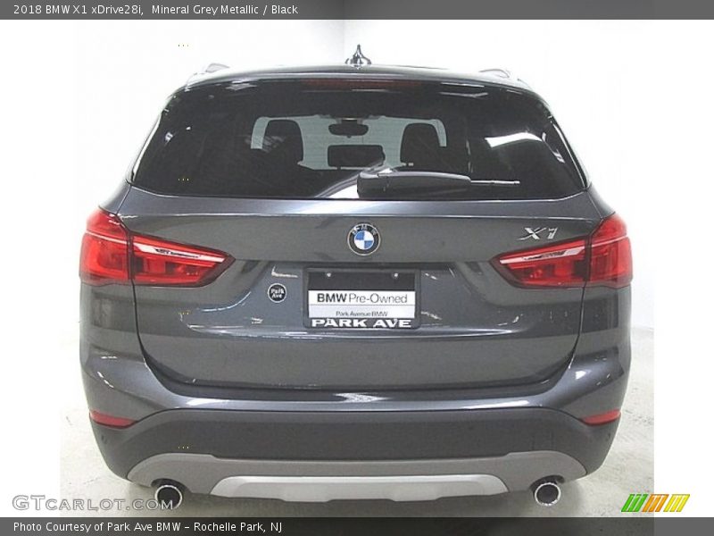 Mineral Grey Metallic / Black 2018 BMW X1 xDrive28i