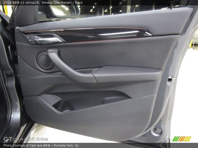 Mineral Grey Metallic / Black 2018 BMW X1 xDrive28i