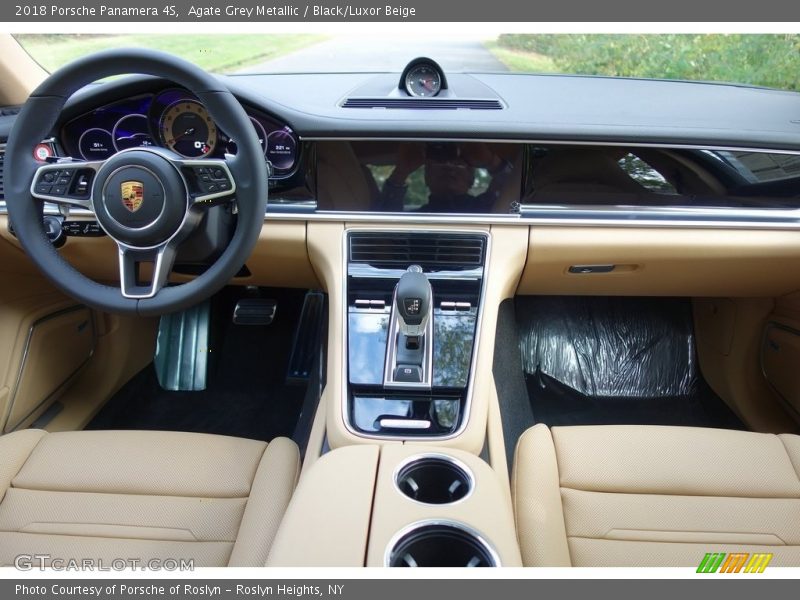 Agate Grey Metallic / Black/Luxor Beige 2018 Porsche Panamera 4S