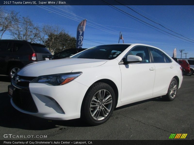 Super White / Black 2017 Toyota Camry SE