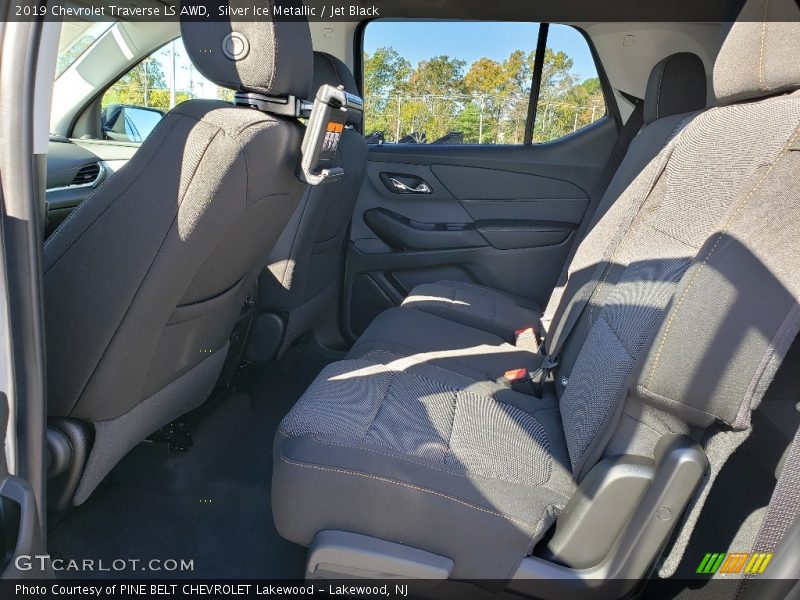 Silver Ice Metallic / Jet Black 2019 Chevrolet Traverse LS AWD