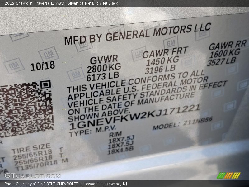 Silver Ice Metallic / Jet Black 2019 Chevrolet Traverse LS AWD