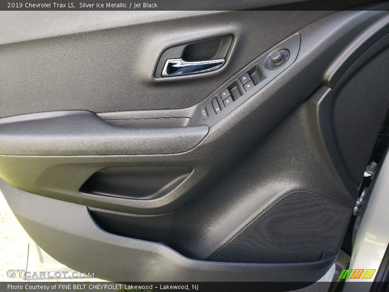 Silver Ice Metallic / Jet Black 2019 Chevrolet Trax LS