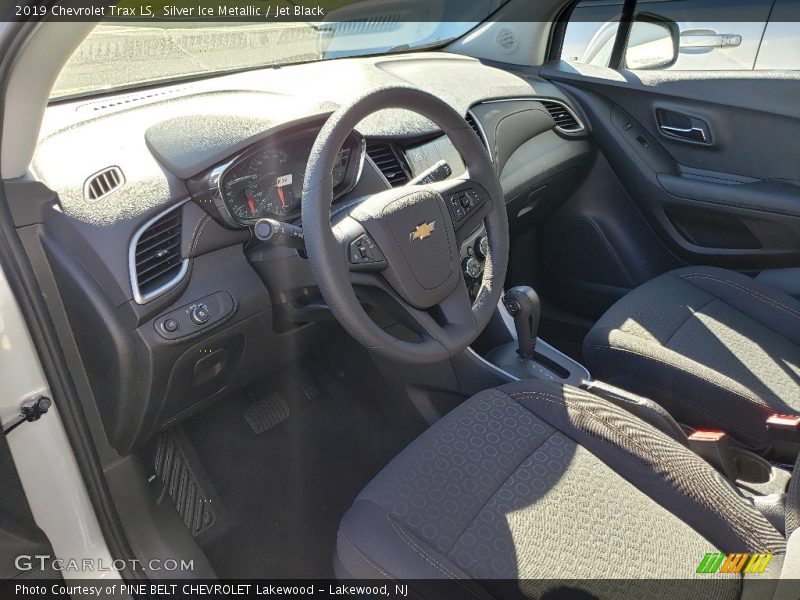 Silver Ice Metallic / Jet Black 2019 Chevrolet Trax LS