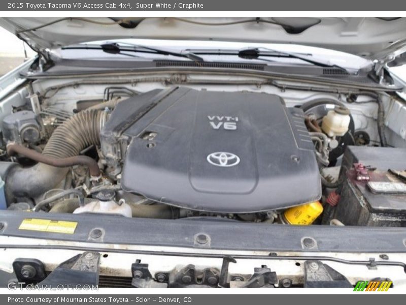 Super White / Graphite 2015 Toyota Tacoma V6 Access Cab 4x4