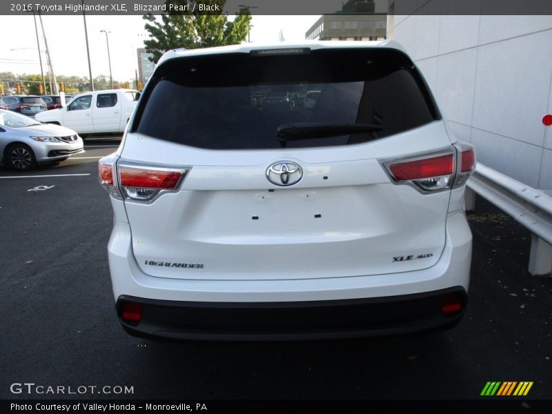 Blizzard Pearl / Black 2016 Toyota Highlander XLE