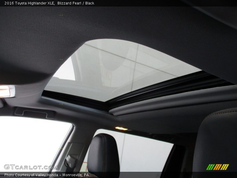 Blizzard Pearl / Black 2016 Toyota Highlander XLE