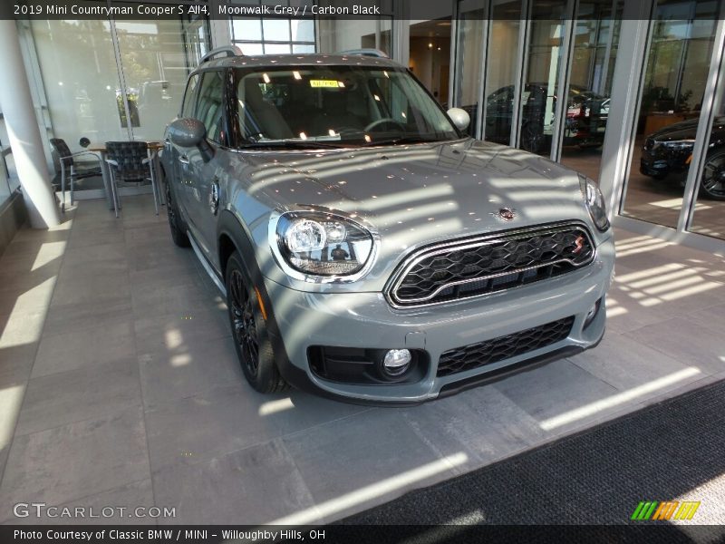 Moonwalk Grey / Carbon Black 2019 Mini Countryman Cooper S All4