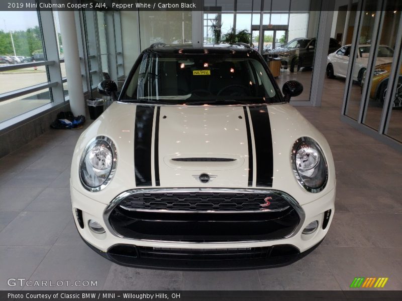 Pepper White / Carbon Black 2019 Mini Clubman Cooper S All4