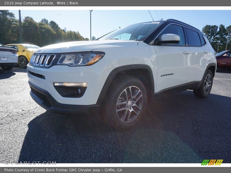 White / Black 2019 Jeep Compass Latitude