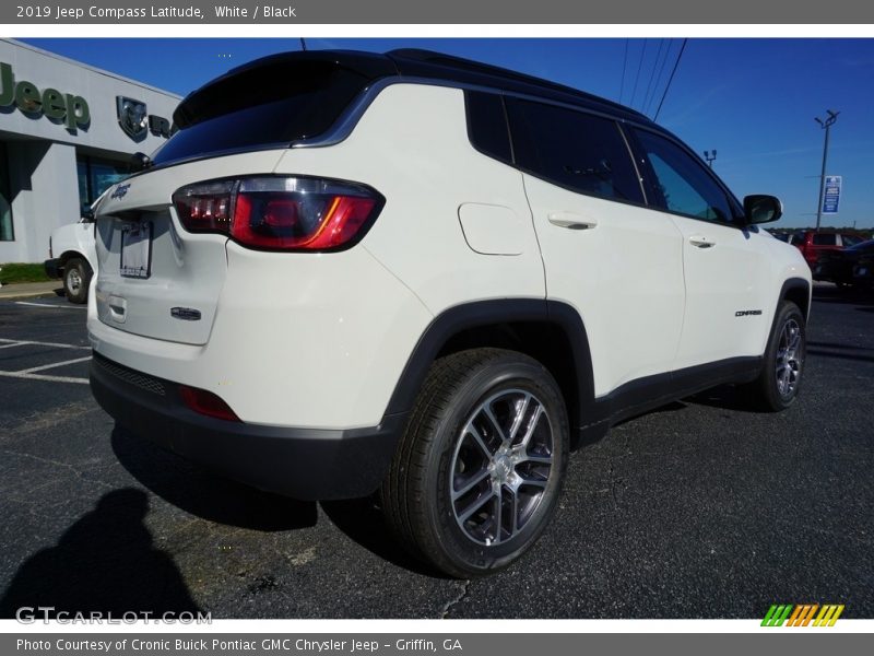 White / Black 2019 Jeep Compass Latitude
