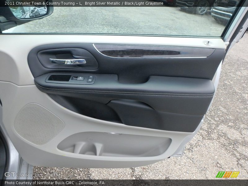 Bright Silver Metallic / Black/Light Graystone 2011 Chrysler Town & Country Touring - L