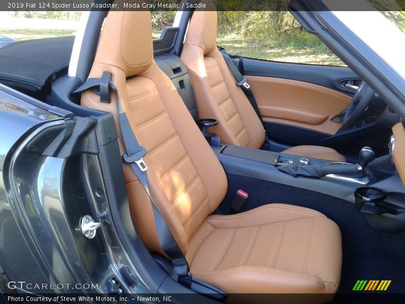  2019 124 Spider Lusso Roadster Saddle Interior