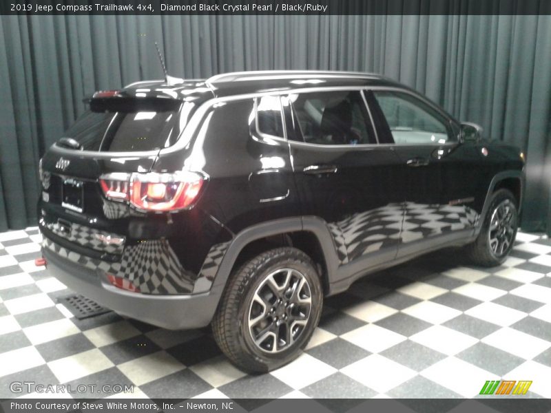 Diamond Black Crystal Pearl / Black/Ruby 2019 Jeep Compass Trailhawk 4x4