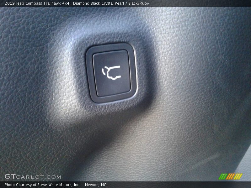 Diamond Black Crystal Pearl / Black/Ruby 2019 Jeep Compass Trailhawk 4x4