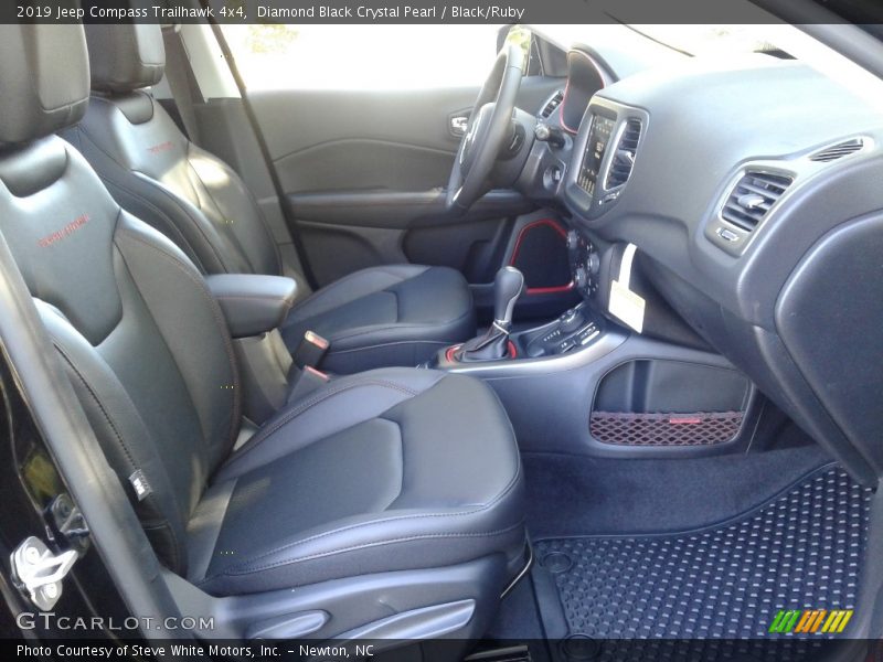 Diamond Black Crystal Pearl / Black/Ruby 2019 Jeep Compass Trailhawk 4x4
