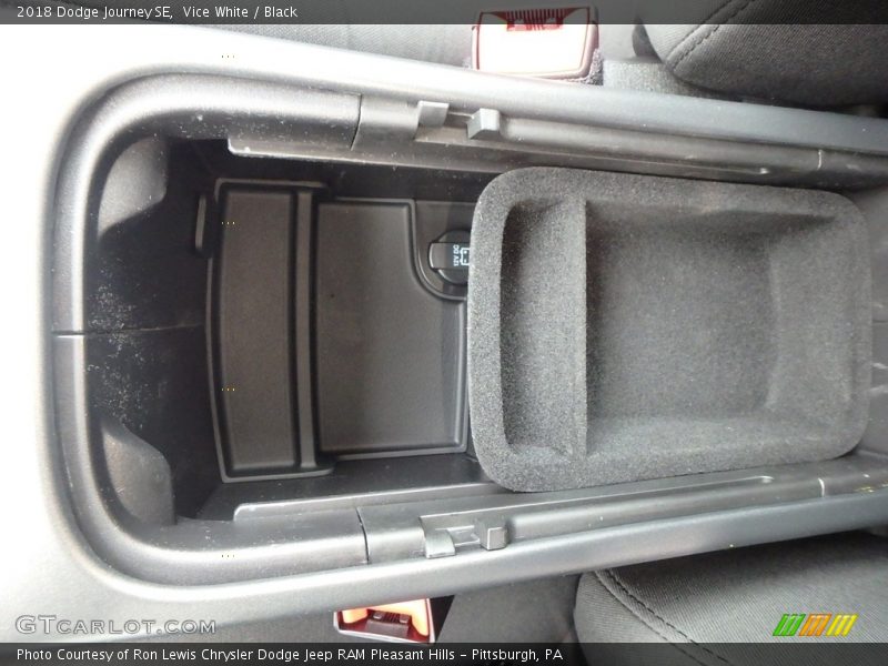 Vice White / Black 2018 Dodge Journey SE